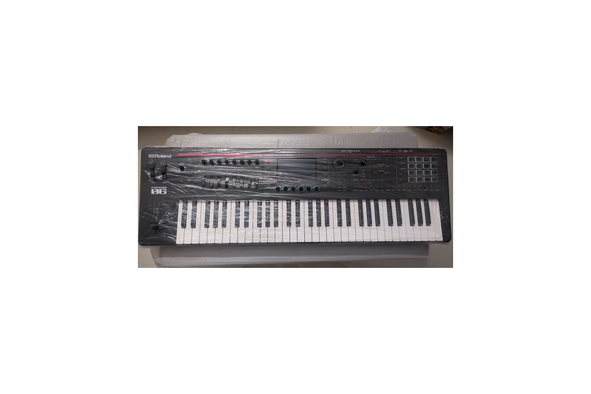 Roland Fantom-06 with Flight Case (Pre-Owned)
